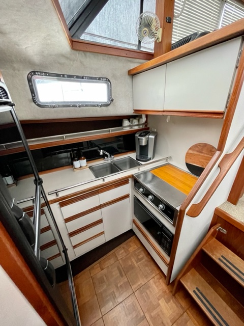1990 Carver 3607 Aft Cabin”Sold”