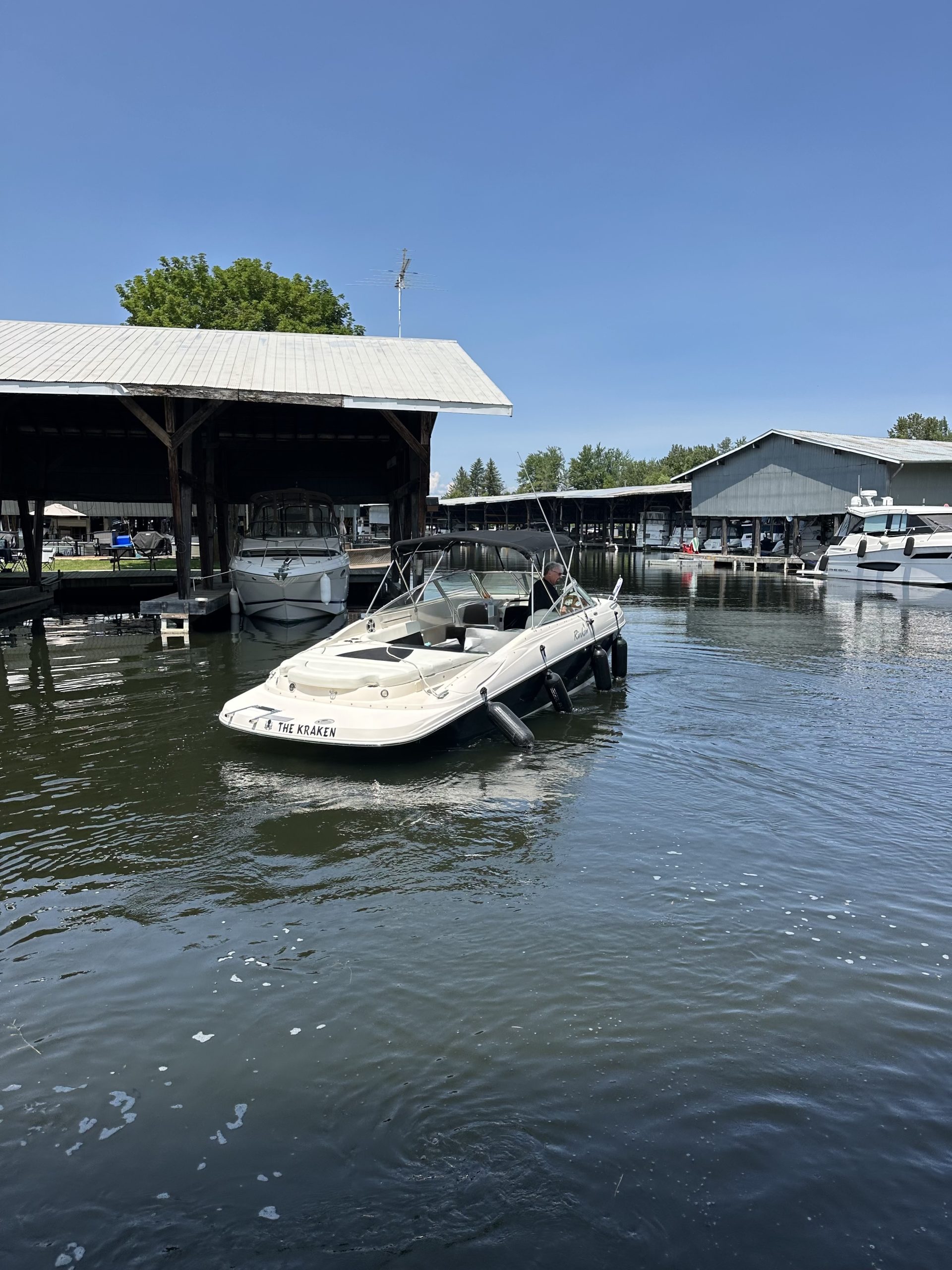 2005 Rinker 262 Captiva Cuddy