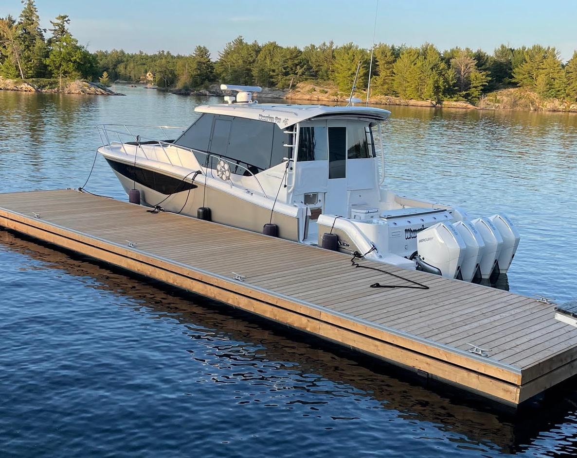 2021 Boston Whaler 405 Conquest