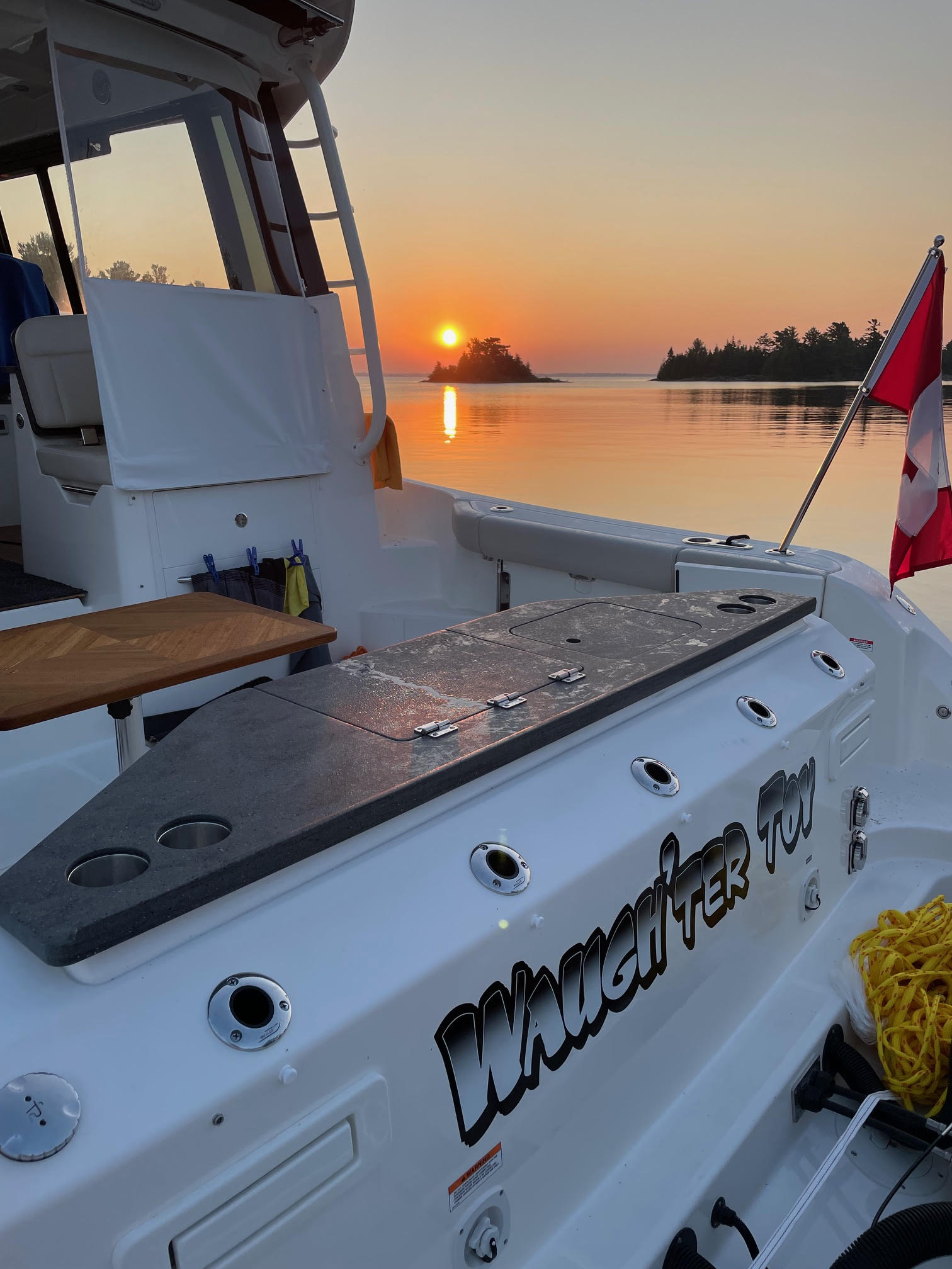 2021 Boston Whaler 405 Conquest