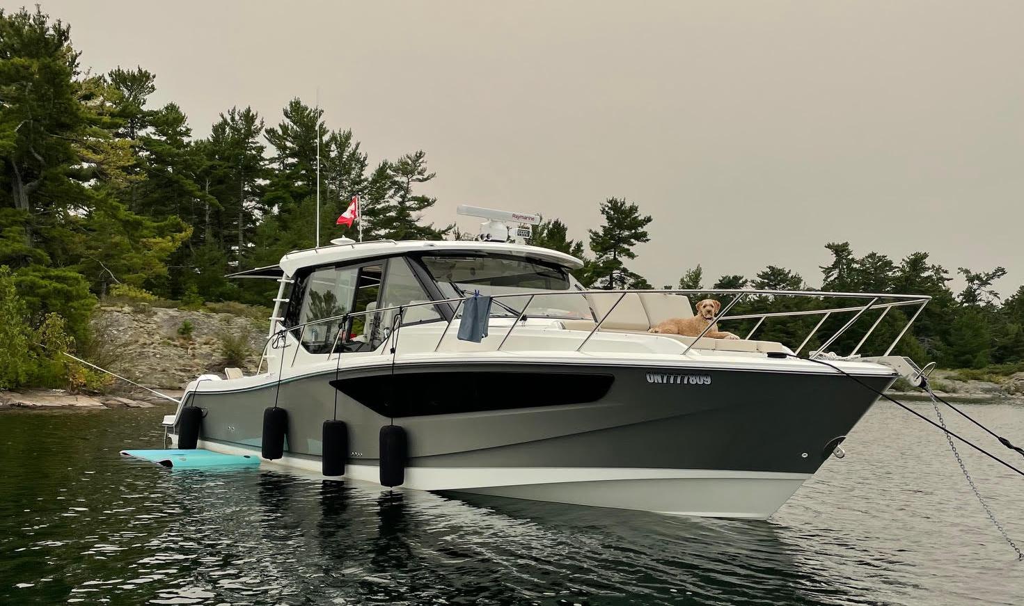 2021 Boston Whaler 405 Conquest