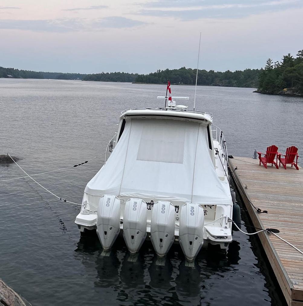 2021 Boston Whaler 405 Conquest