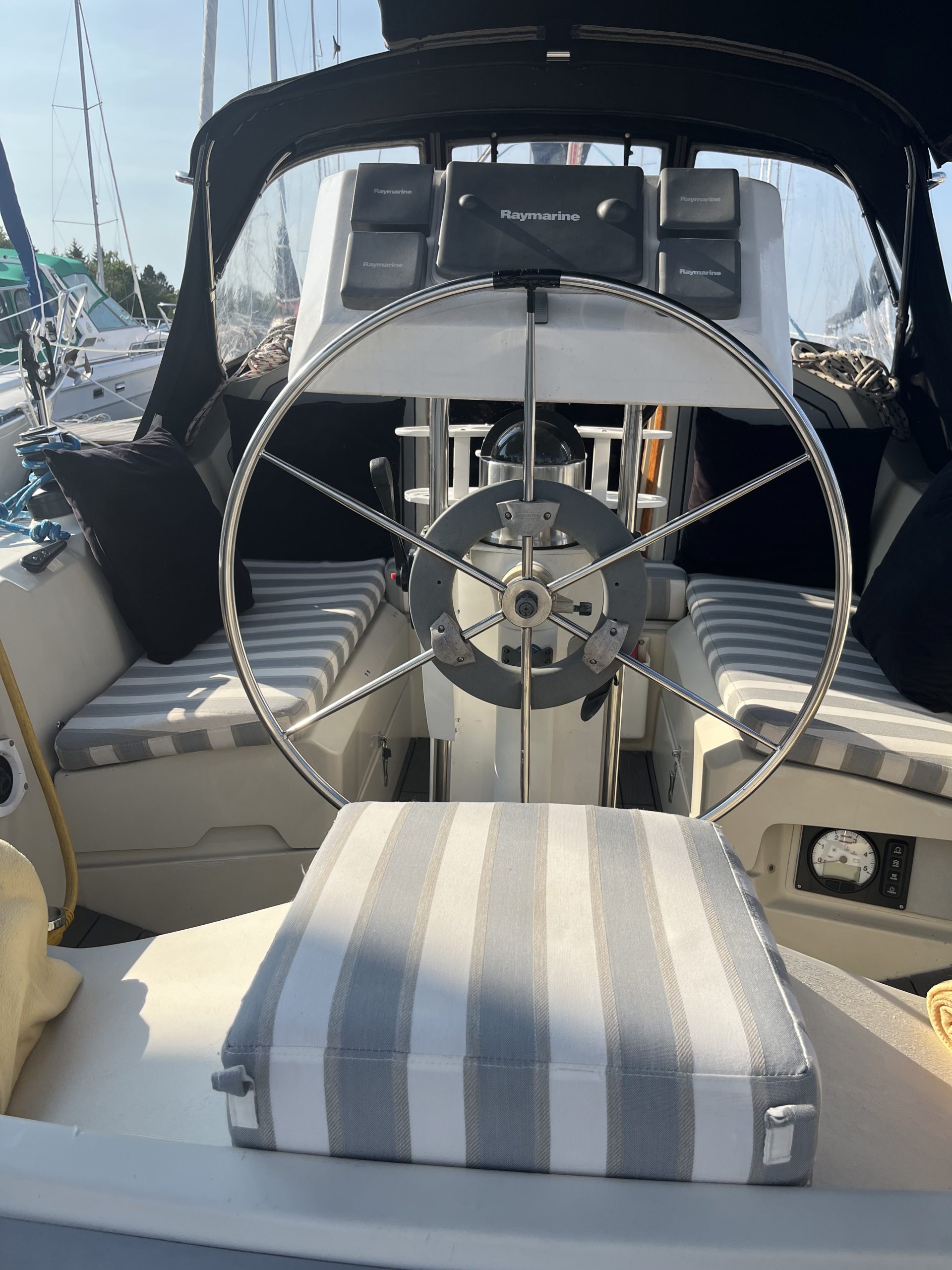 1987 Mirage 32 Sloop