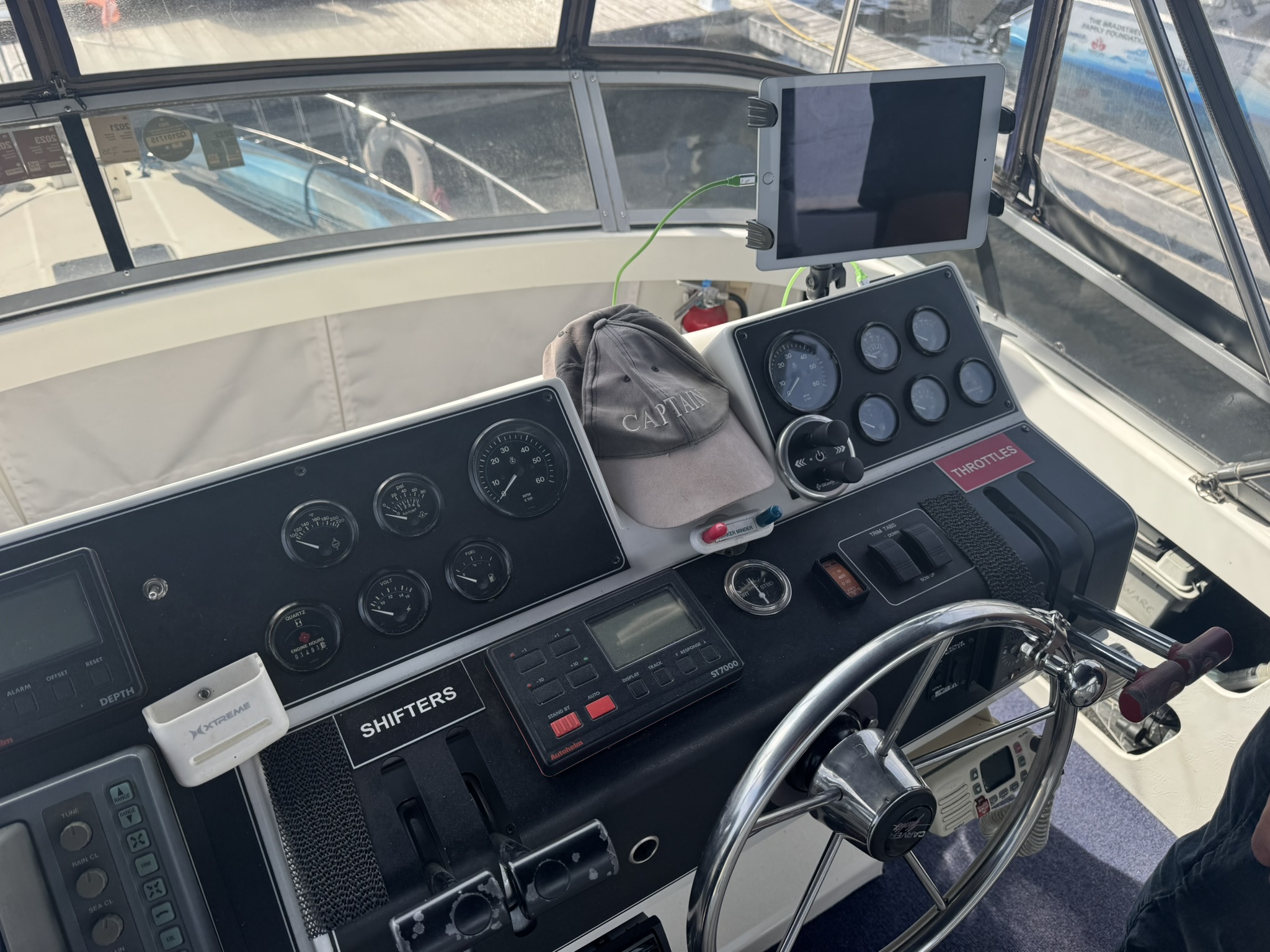 1993 Carver 350 Aft Cabin