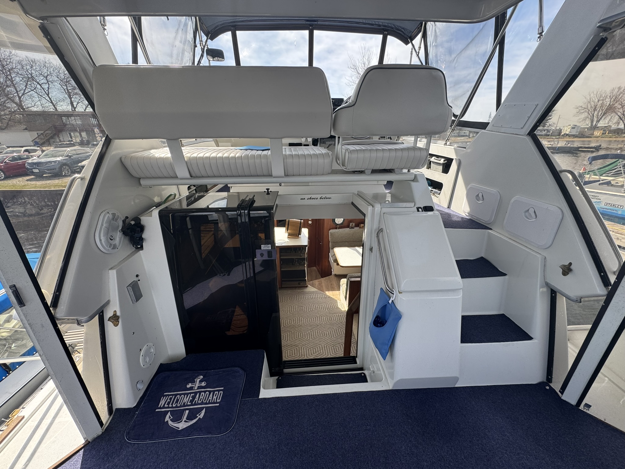1993 Carver 350 Aft Cabin