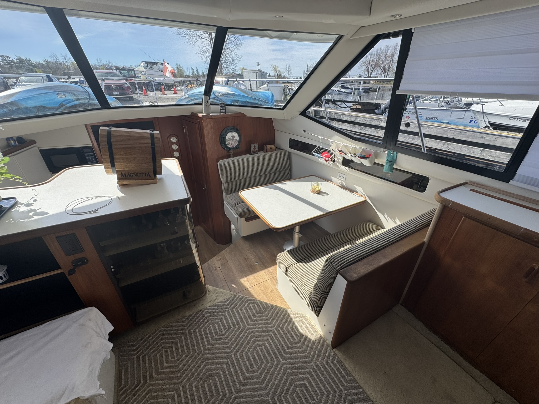 1993 Carver 350 Aft Cabin
