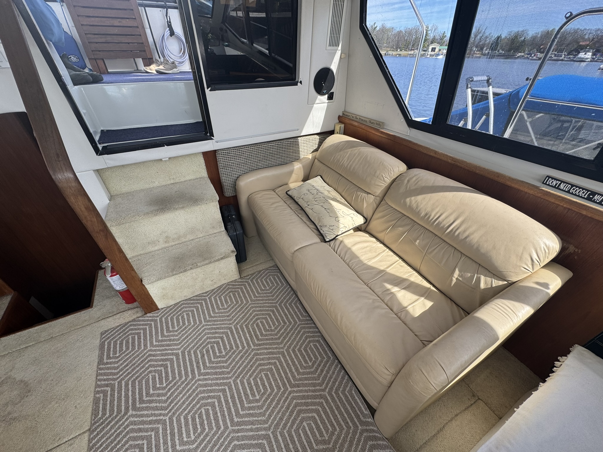 1993 Carver 350 Aft Cabin