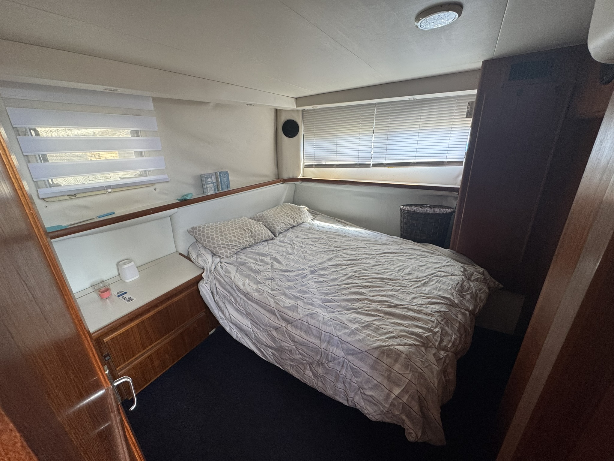 1993 Carver 350 Aft Cabin