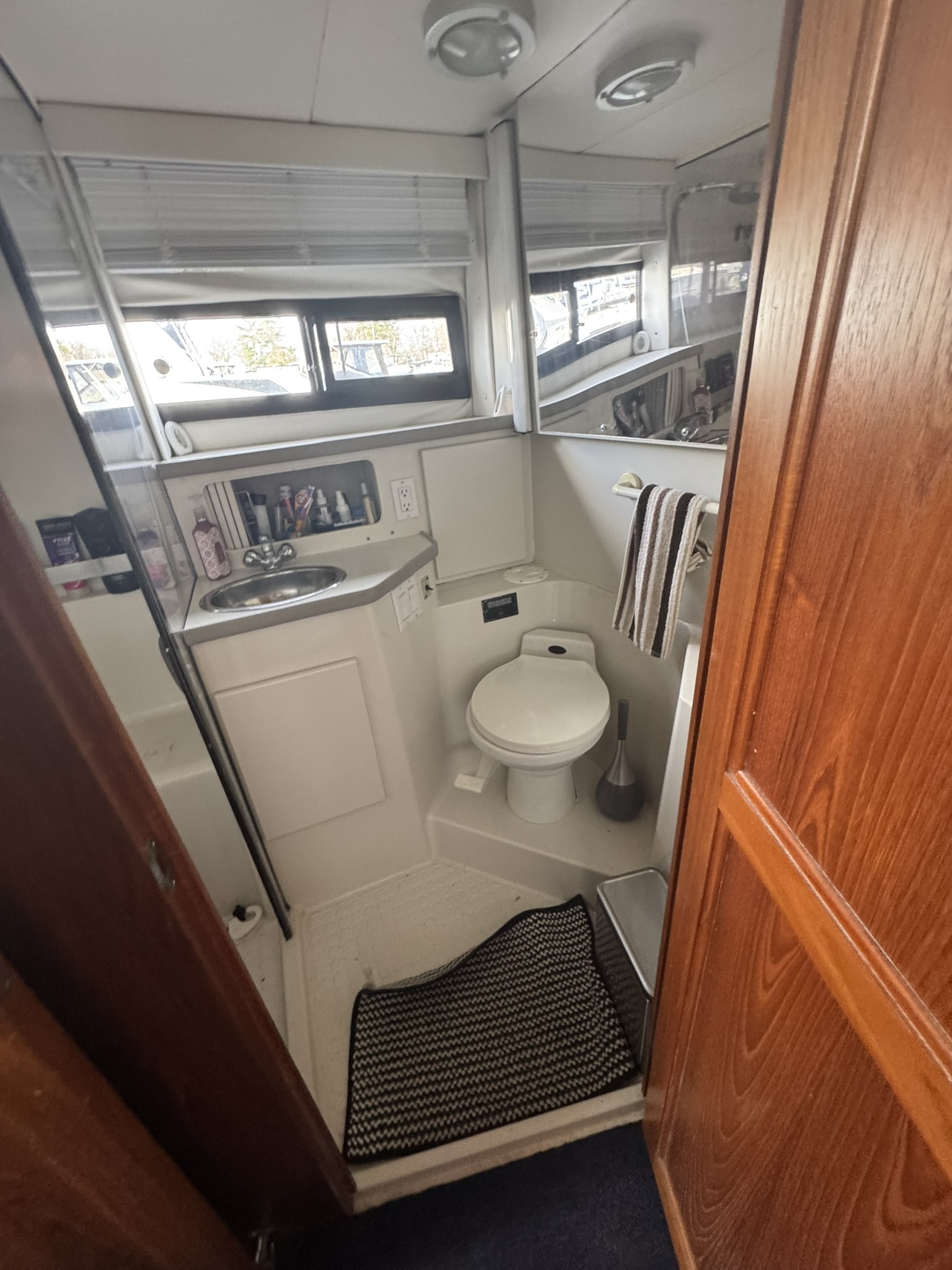 1993 Carver 350 Aft Cabin