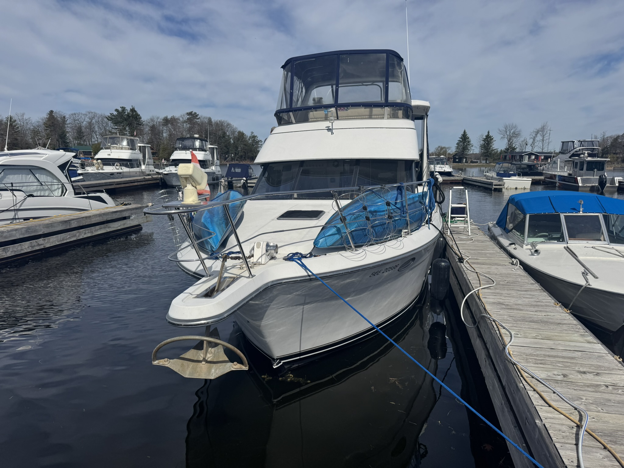 1993 Carver 350 Aft Cabin