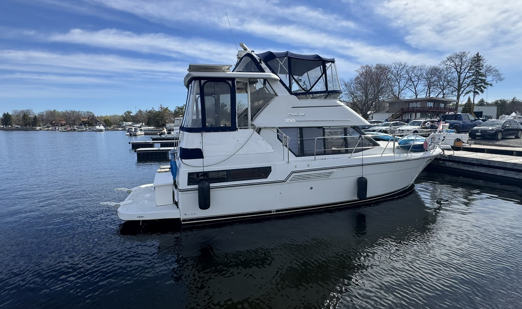 1993 Carver 350 Aft Cabin