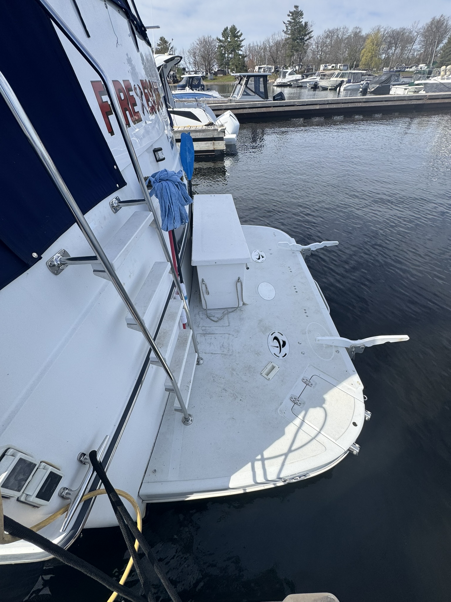 1993 Carver 350 Aft Cabin