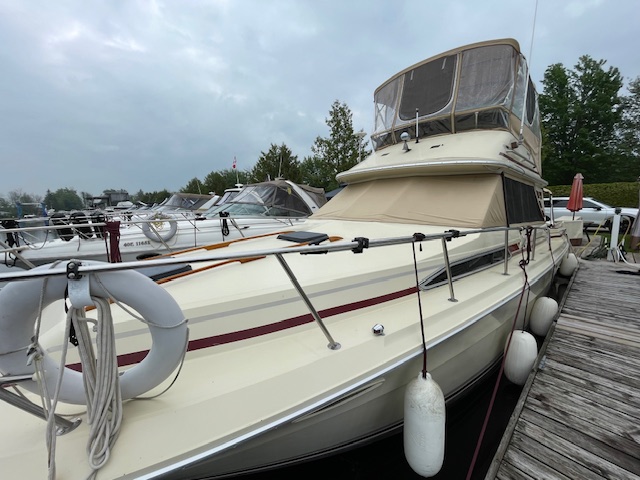1983 Sea Ray 340 Sedan Bridge