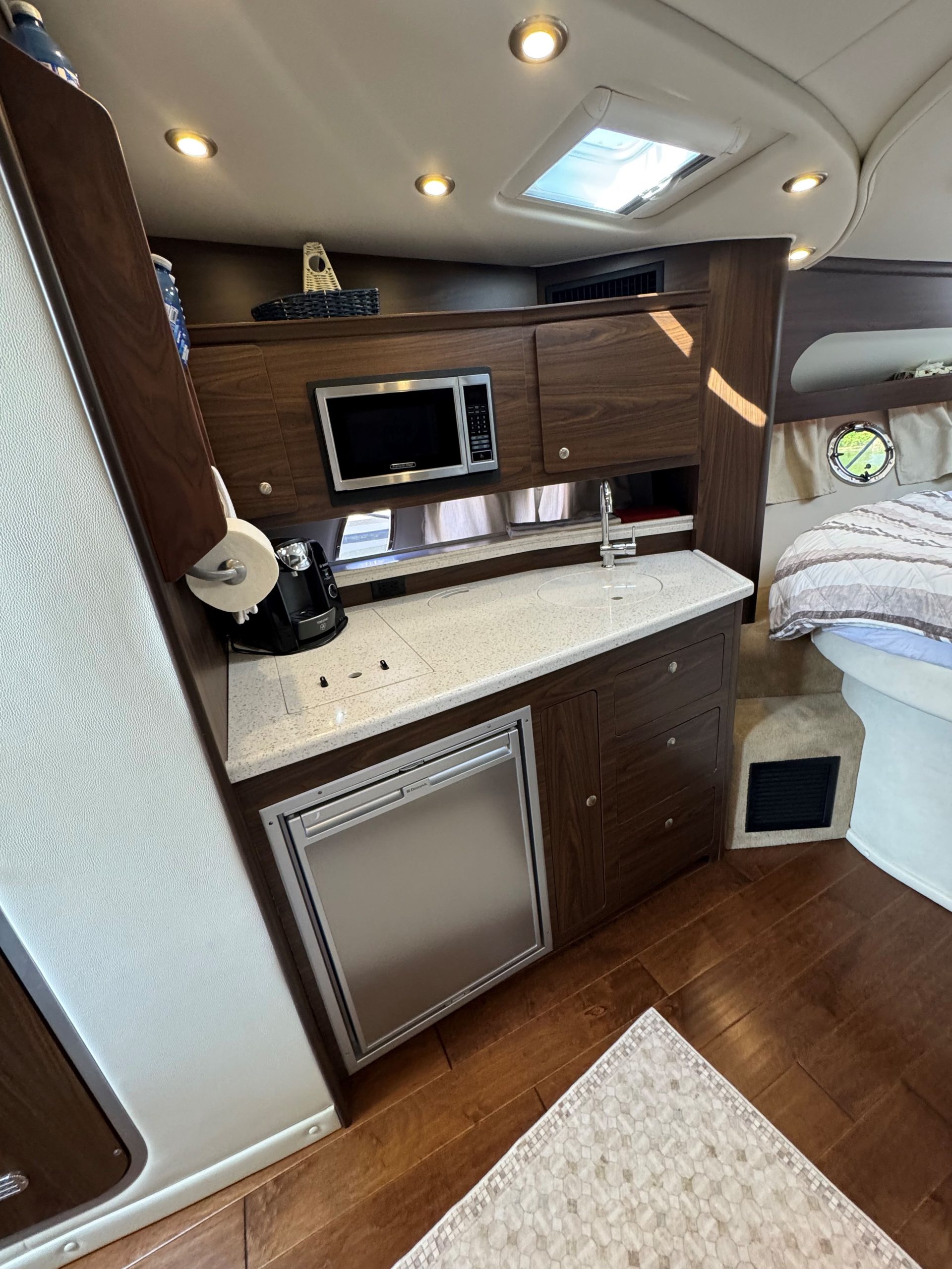 2017 Rinker 370EX