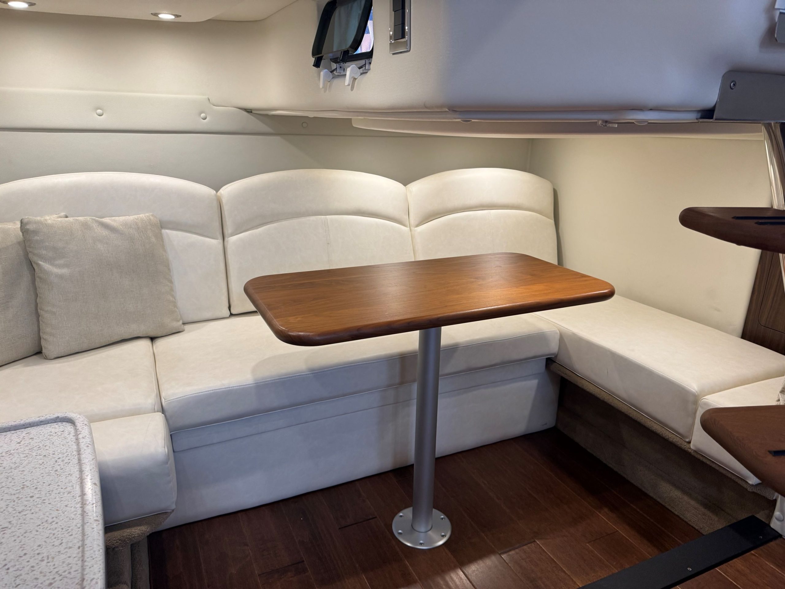 2017 Rinker 370EX
