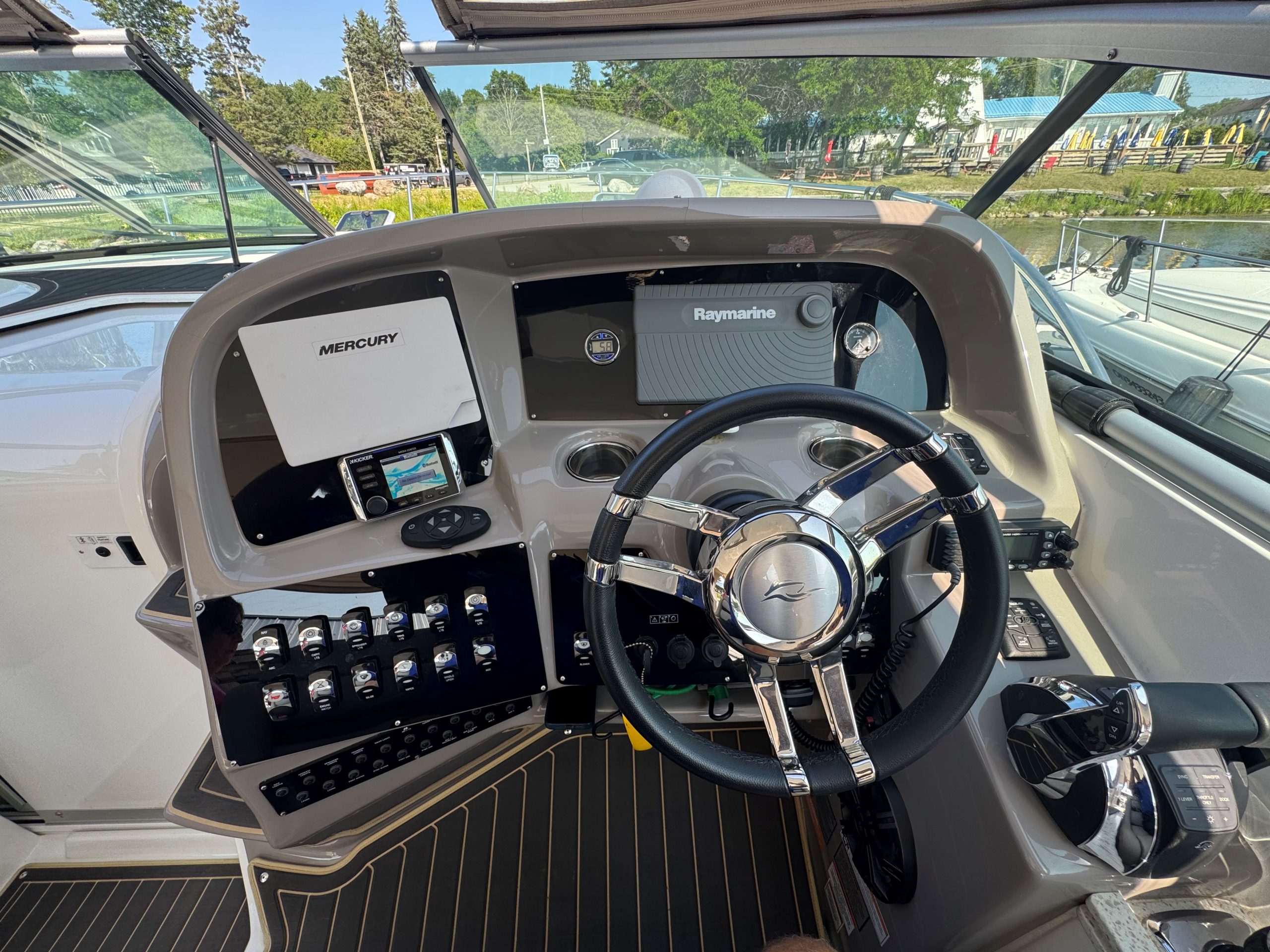 2017 Rinker 370EX