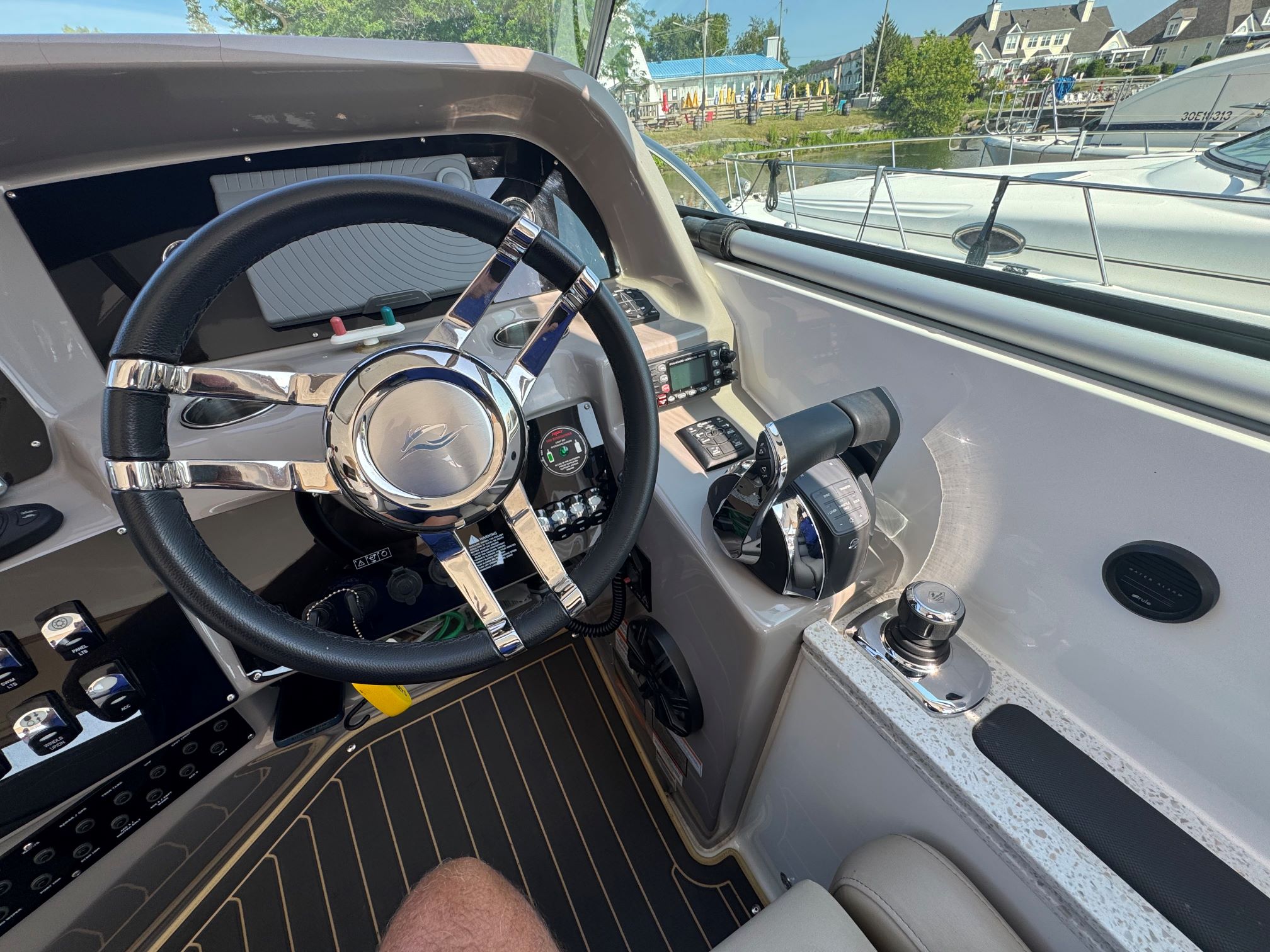 2017 Rinker 370EX
