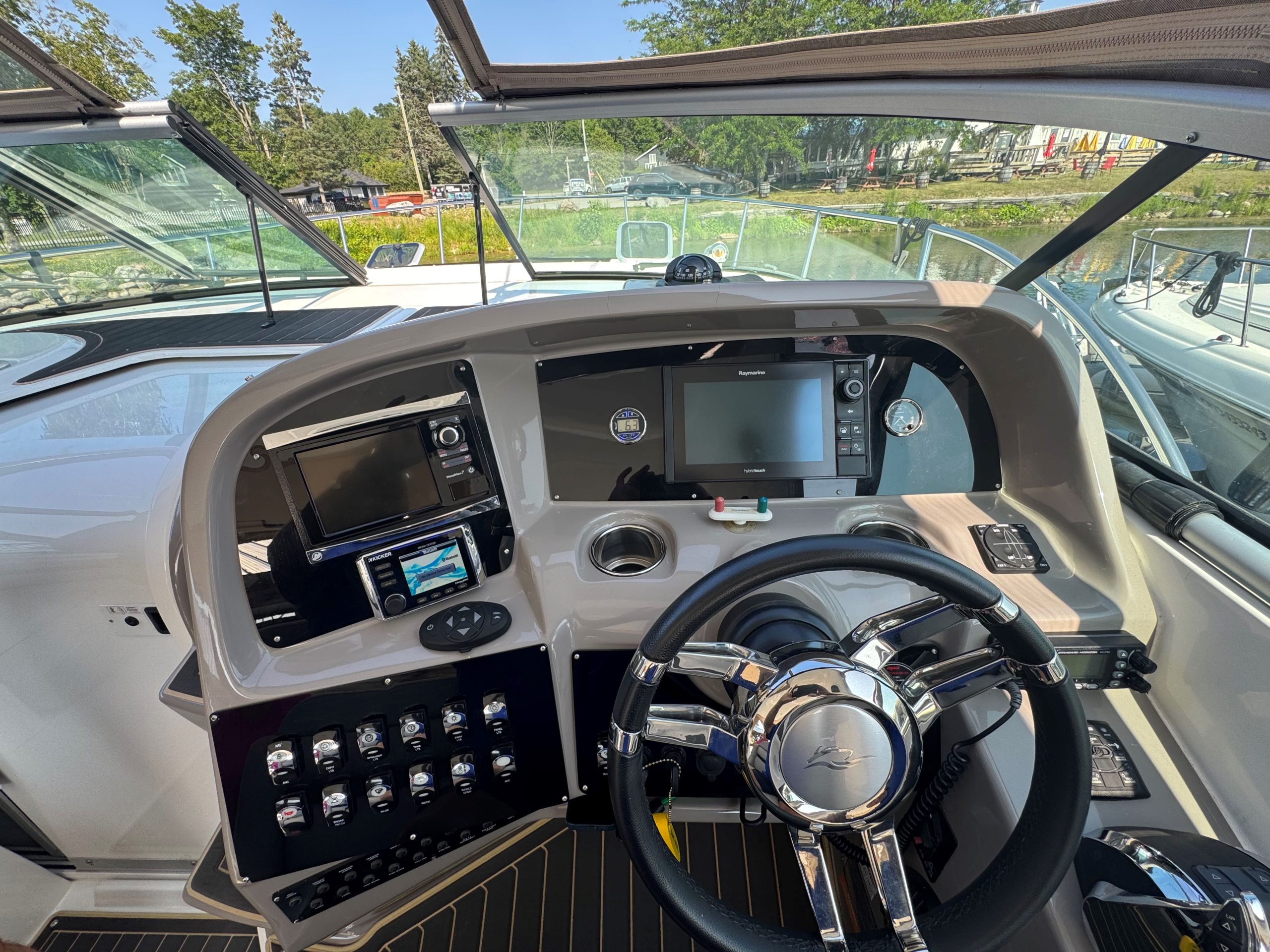 2017 Rinker 370EX