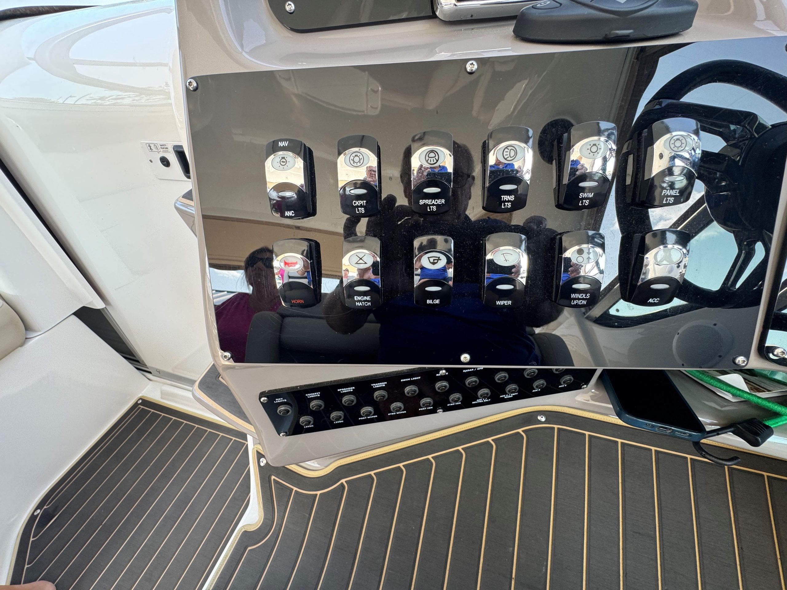 2017 Rinker 370EX