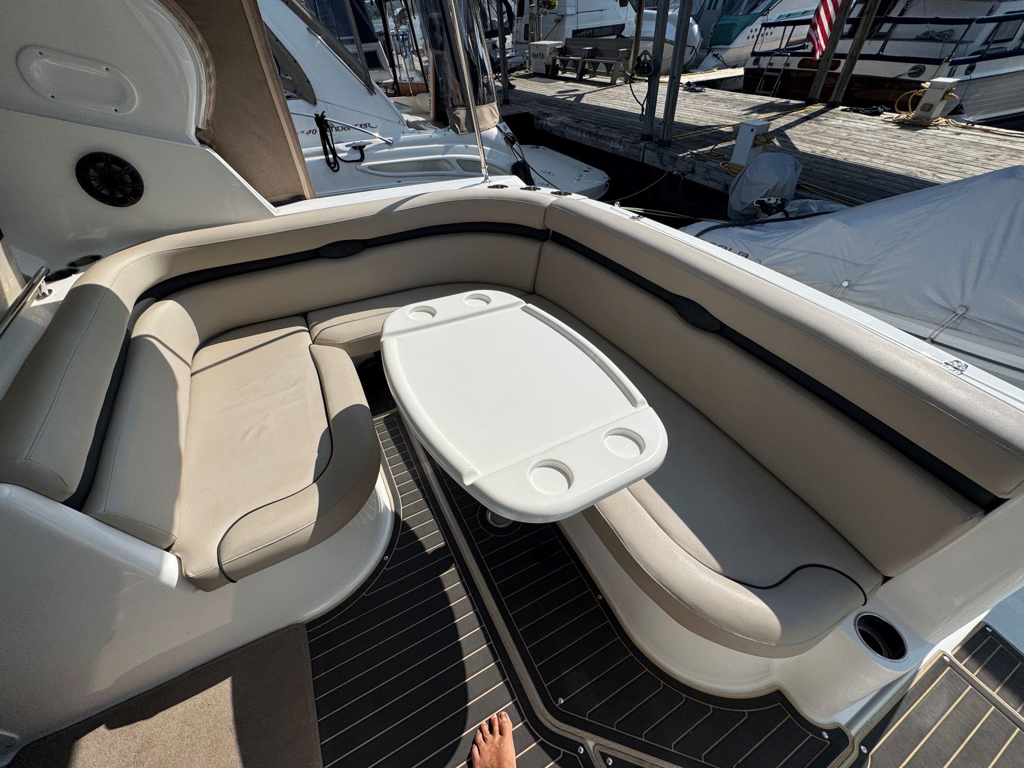 2017 Rinker 370EX