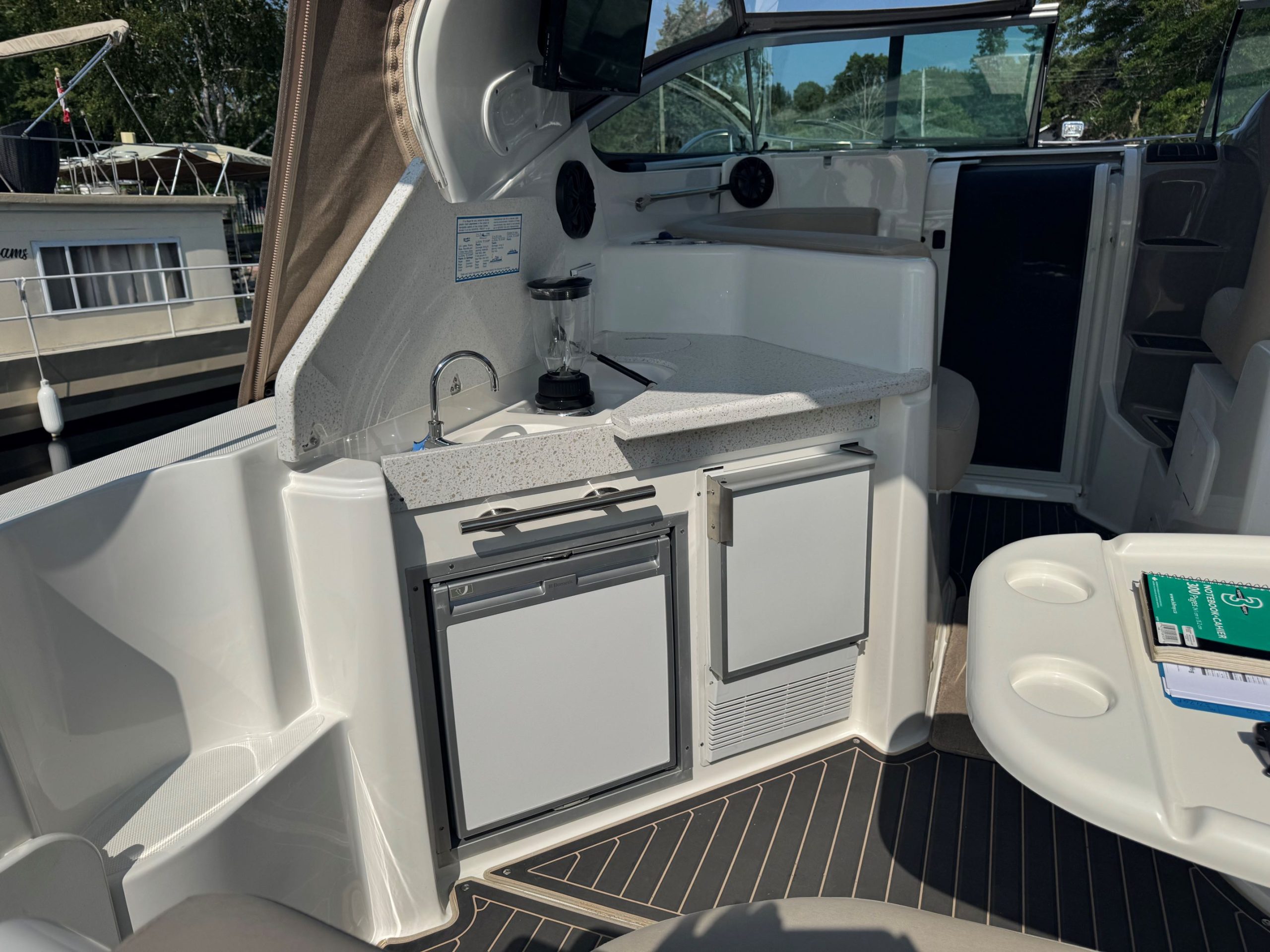 2017 Rinker 370EX