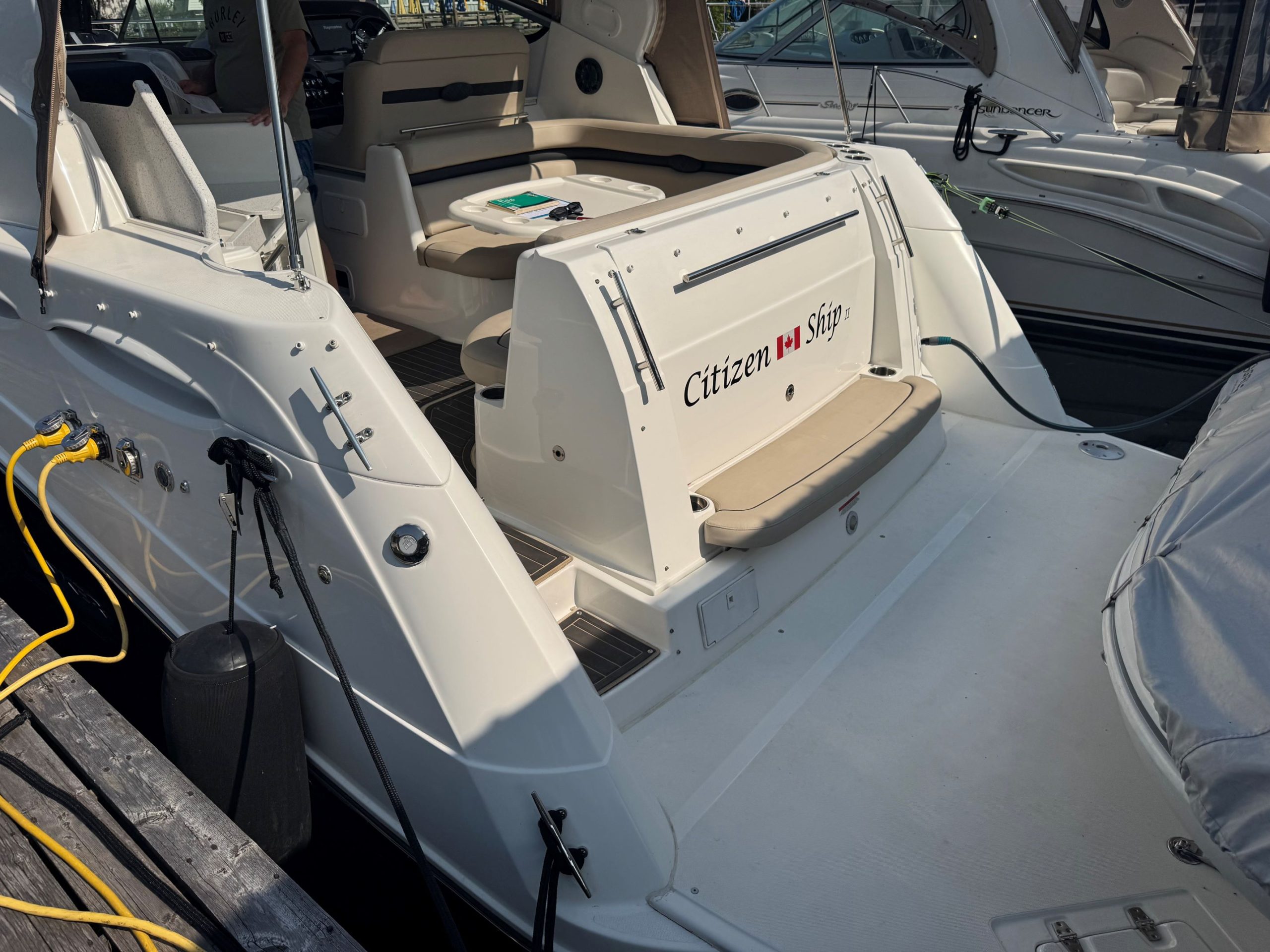 2017 Rinker 370EX