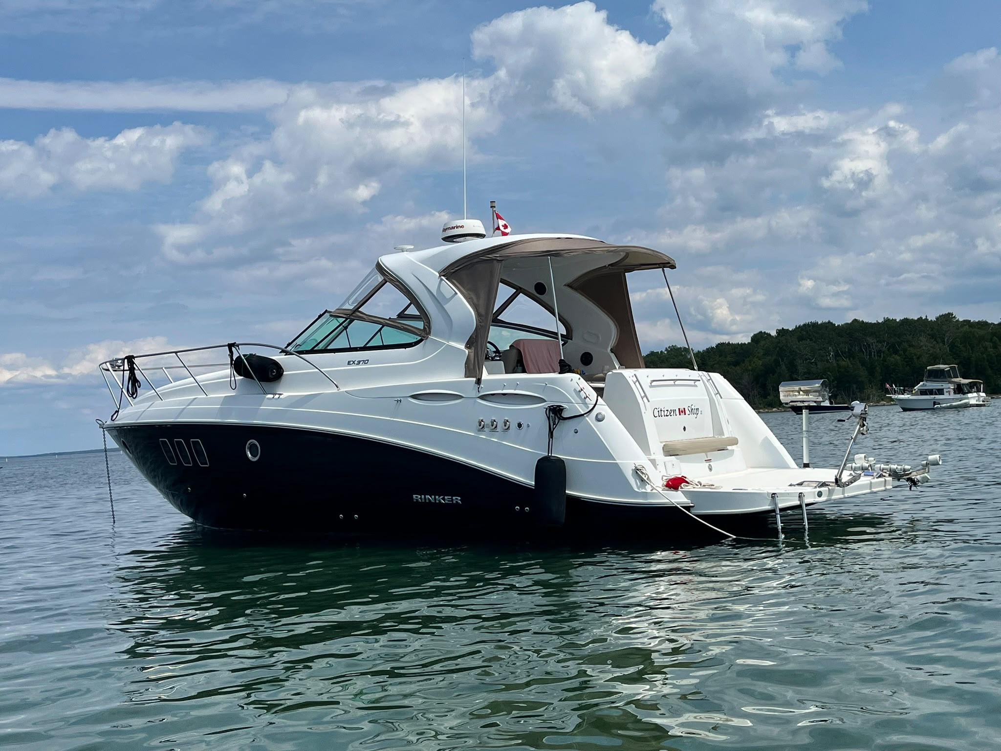 2017 Rinker 370EX