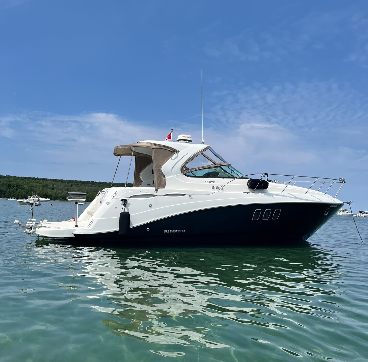 2017 Rinker 370EX