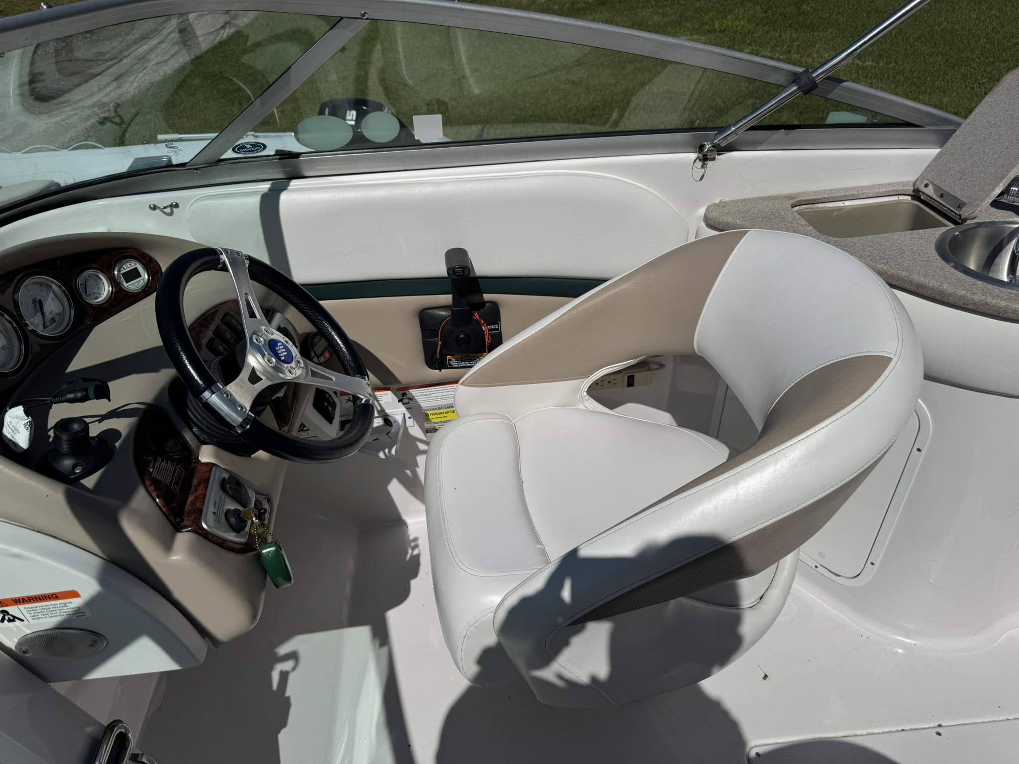2007 Four Winns Sundowner 215