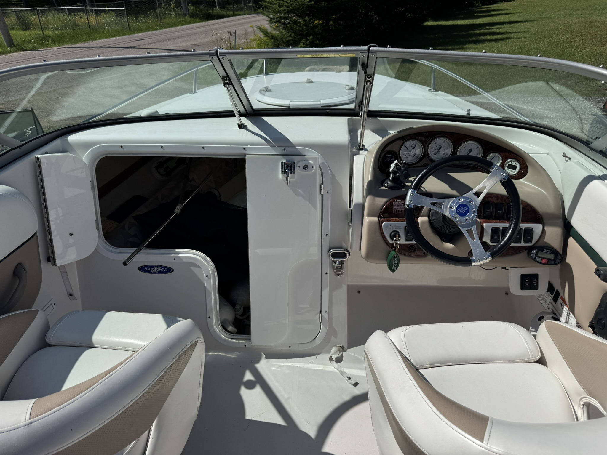 2007 Four Winns Sundowner 215
