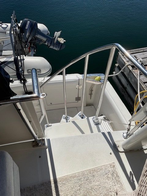 1995 Carver 390 Aft Cabin