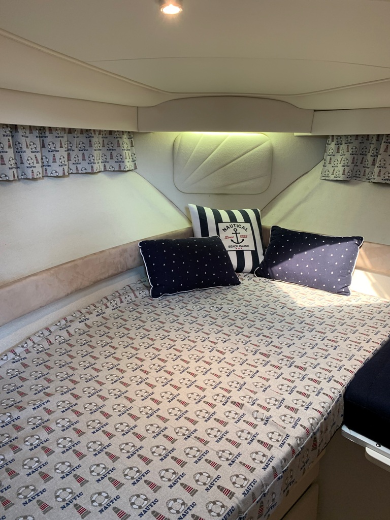 1995 Carver 390 Aft Cabin