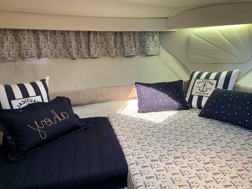 1995 Carver 390 Aft Cabin