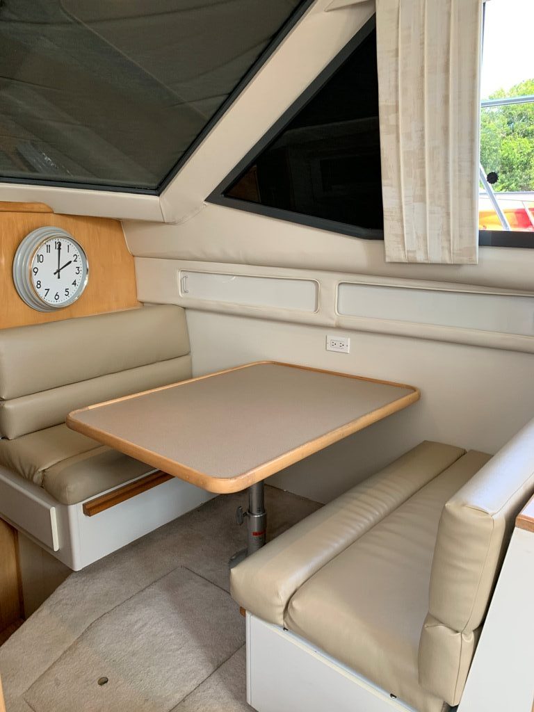 1995 Carver 390 Aft Cabin