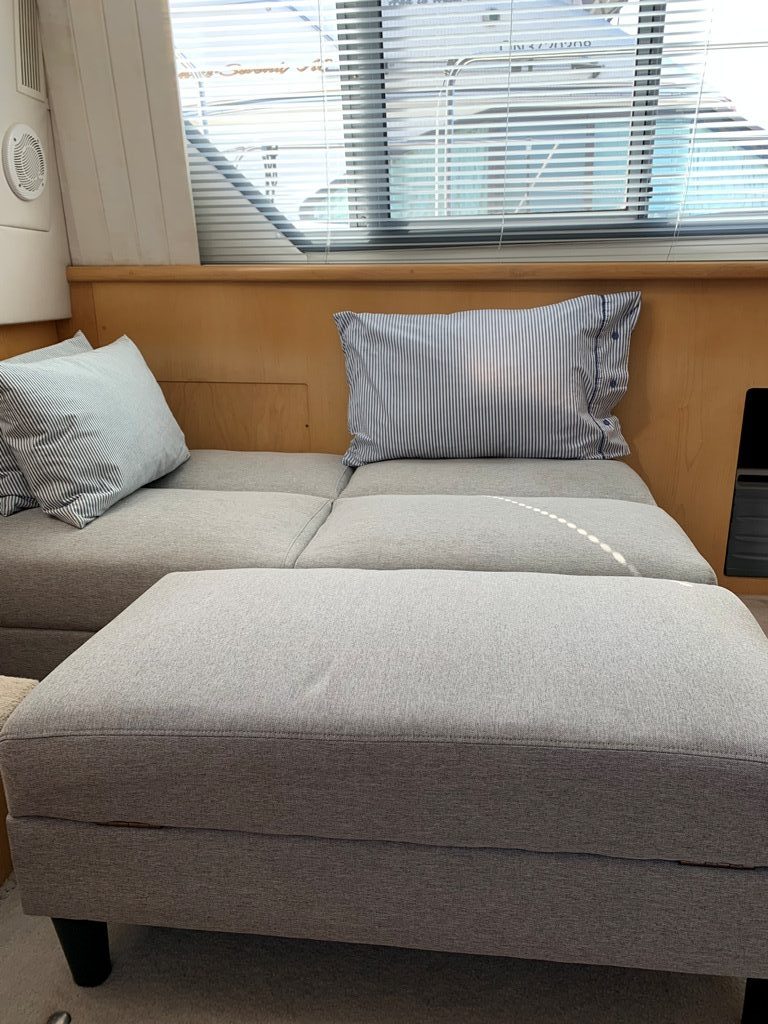 1995 Carver 390 Aft Cabin