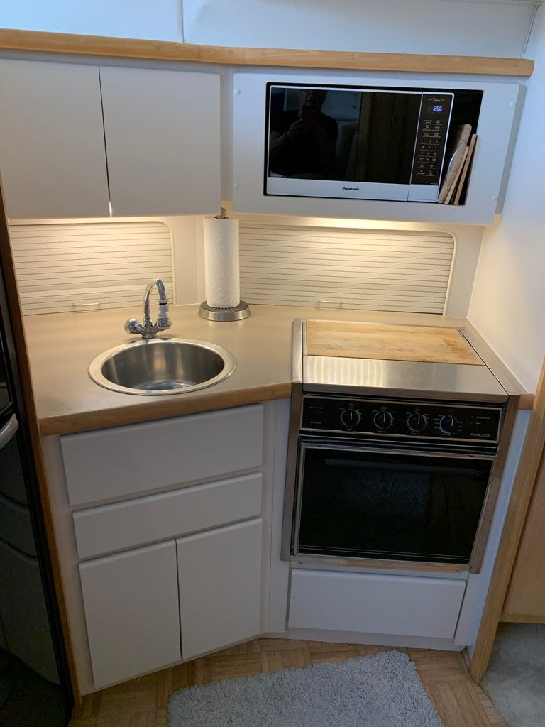 1995 Carver 390 Aft Cabin