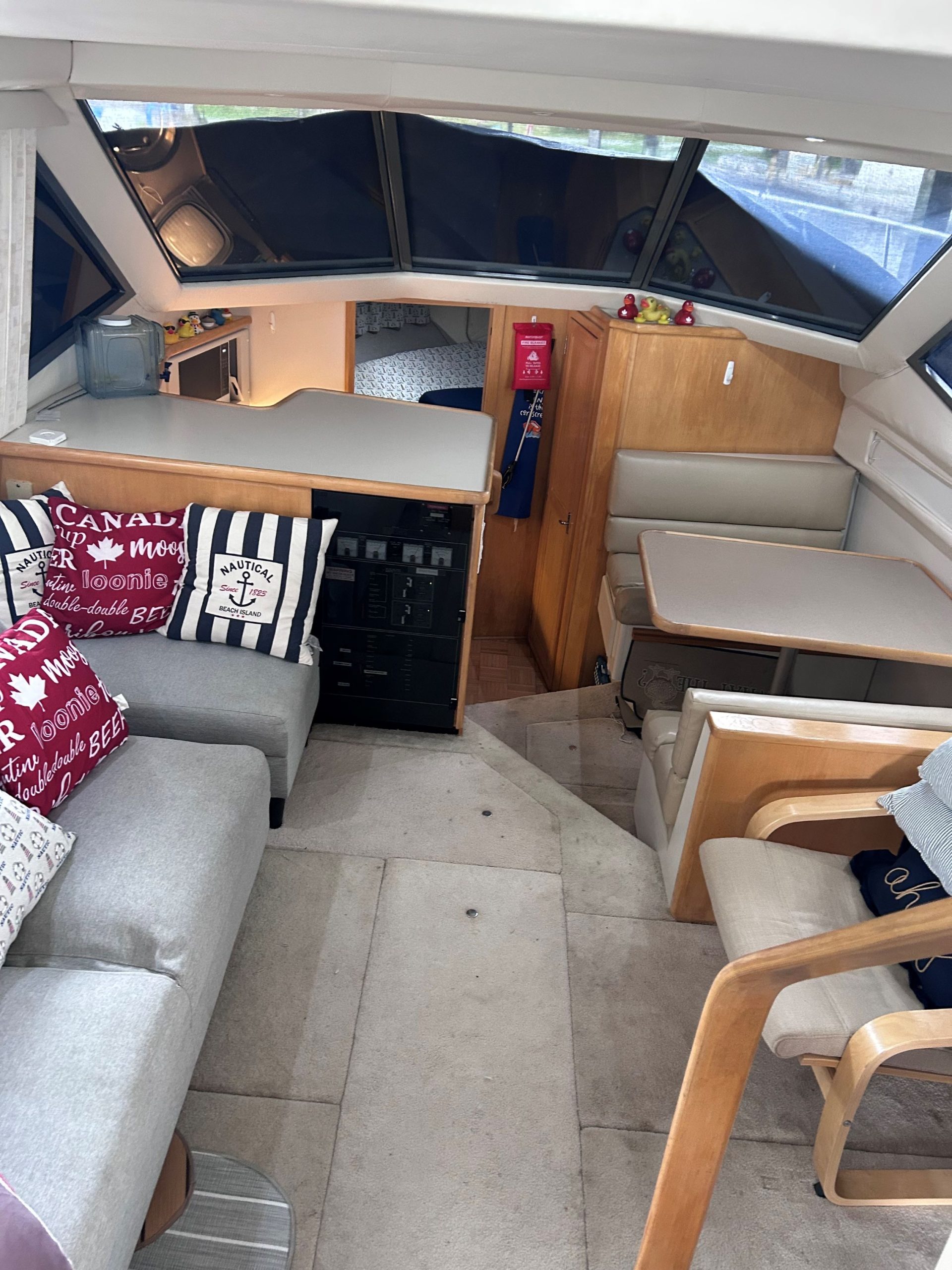 1995 Carver 390 Aft Cabin