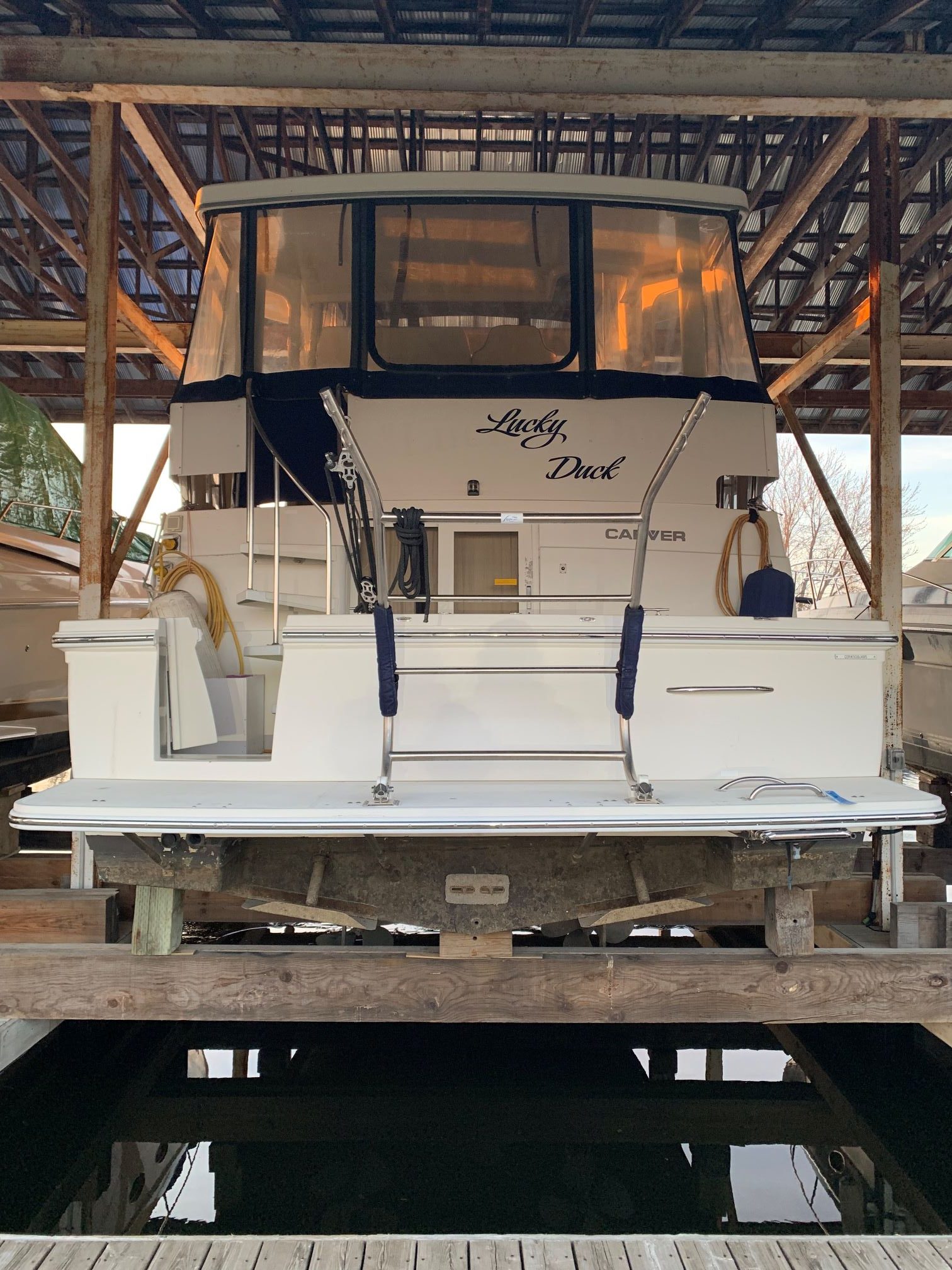 1995 Carver 390 Aft Cabin