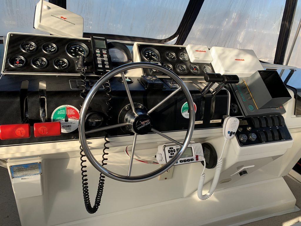 1995 Carver 390 Aft Cabin