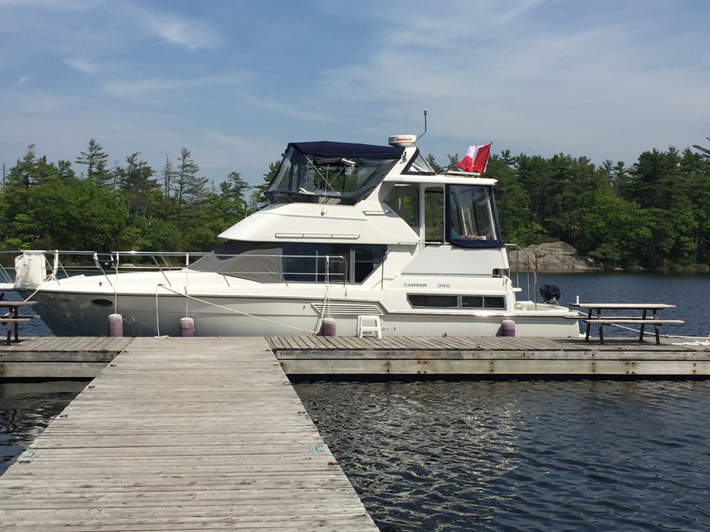 1995 Carver 390 Aft Cabin